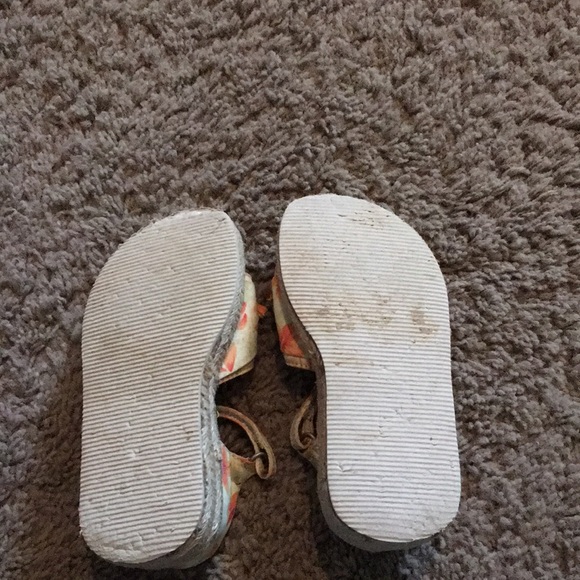 Gymboree “ Wildflower Fields” sandals Sz 8 - Picture 9 of 9